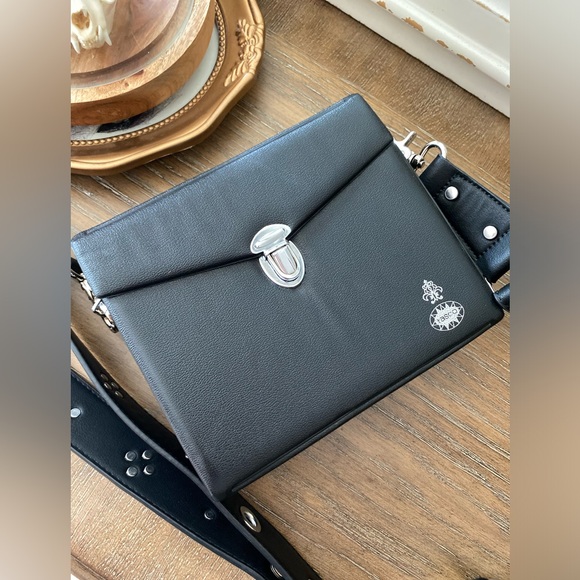 Vintage small binoculars case converted into bag with strap - Picture 3 of 9